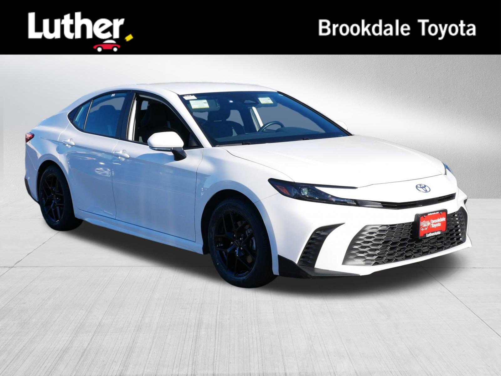 2025 Toyota Camry SE's photo