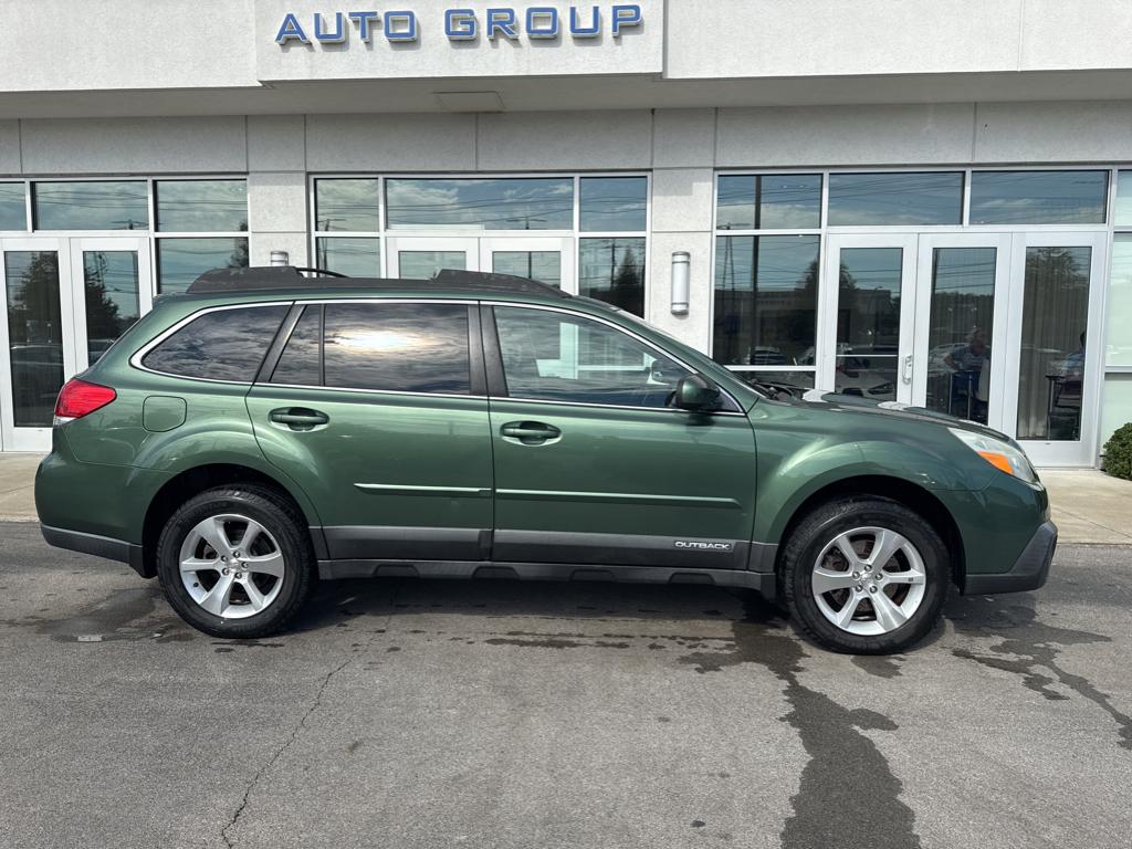 2013 Subaru Outback Limited photo 2