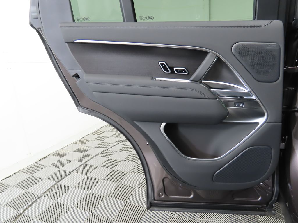 2025 Land Rover Range Rover SE photo 27