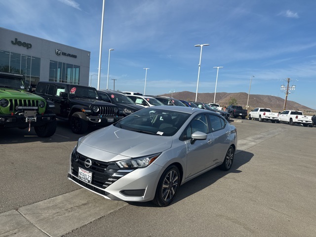 2023 Nissan Versa 1.6 SV photo 3