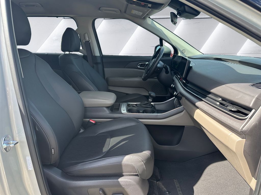 2025 Kia Carnival EX photo 13