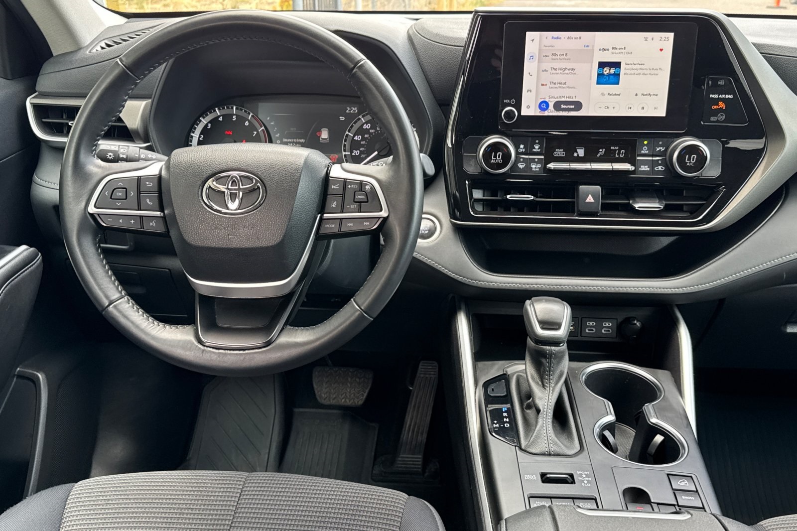 2024 Toyota Highlander LE photo 13