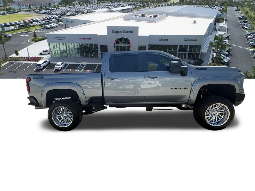 2025 Chevrolet Silverado 2500HD LT photo 3
