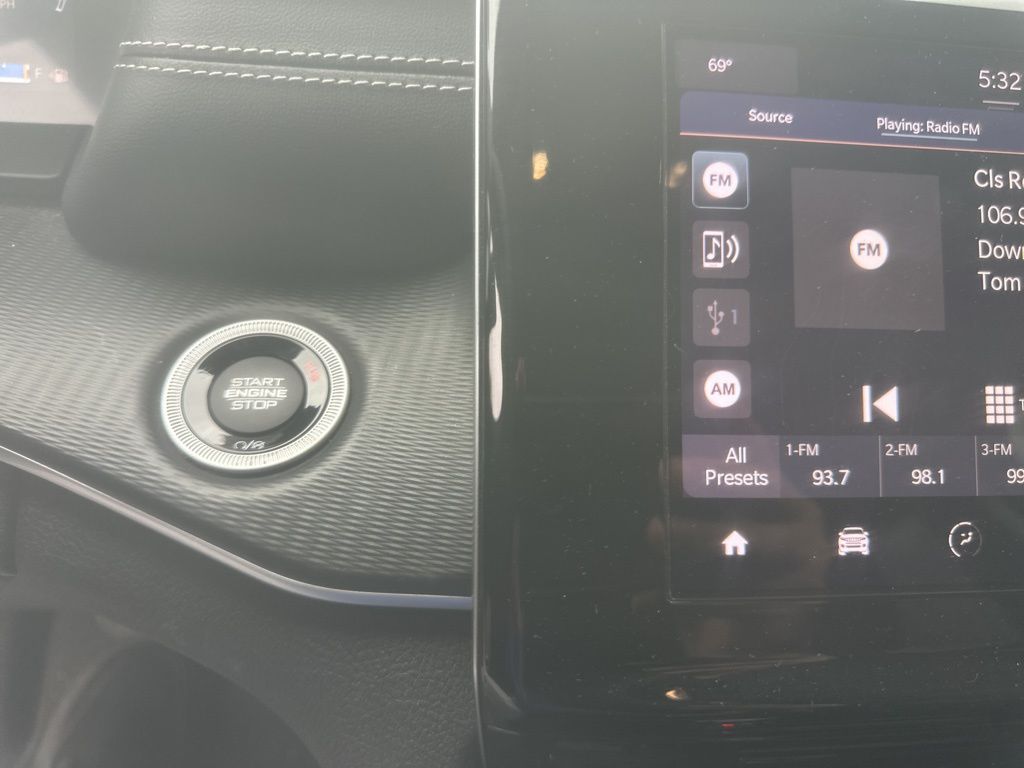 2023 Jeep Grand Cherokee Laredo photo 4