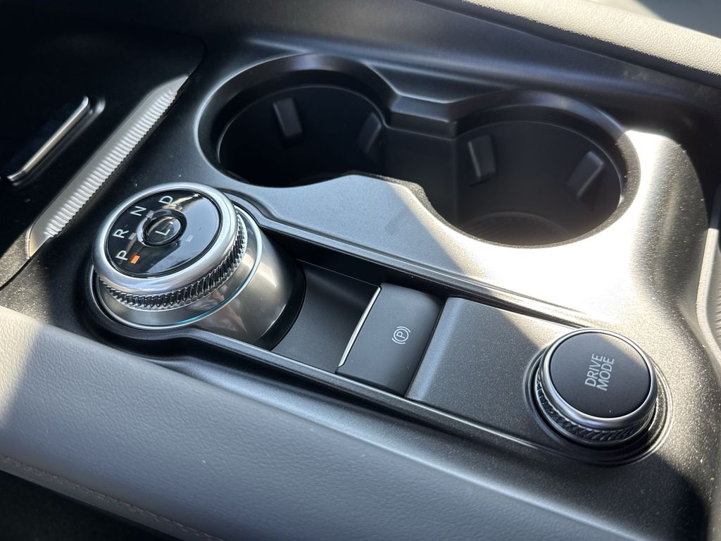 2025 Ford Explorer photo 22