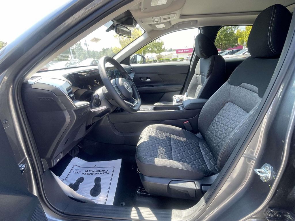 2026 Nissan Kicks SV photo 11