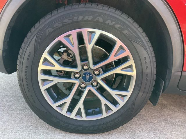 2020 Ford Escape SEL photo 4