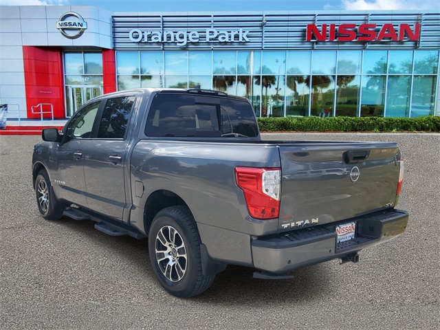 2023 Nissan Titan SV photo 3