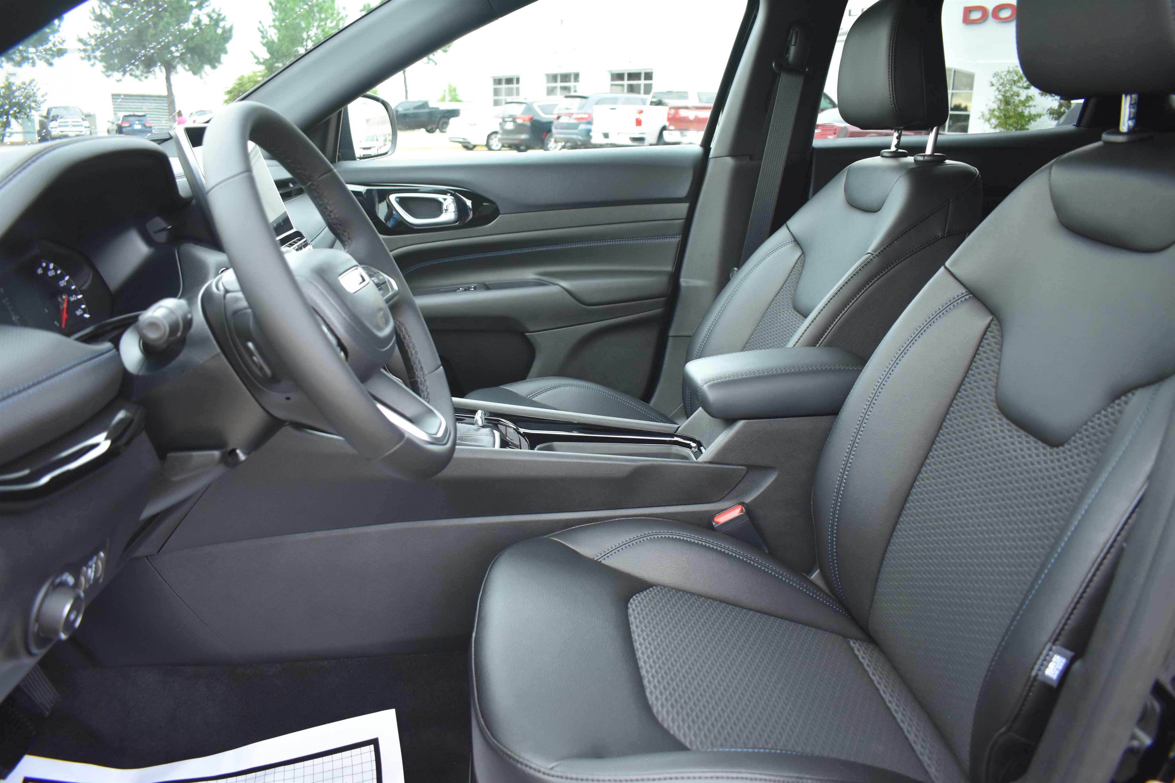 2026 Jeep Compass Latitude Altitude photo 4