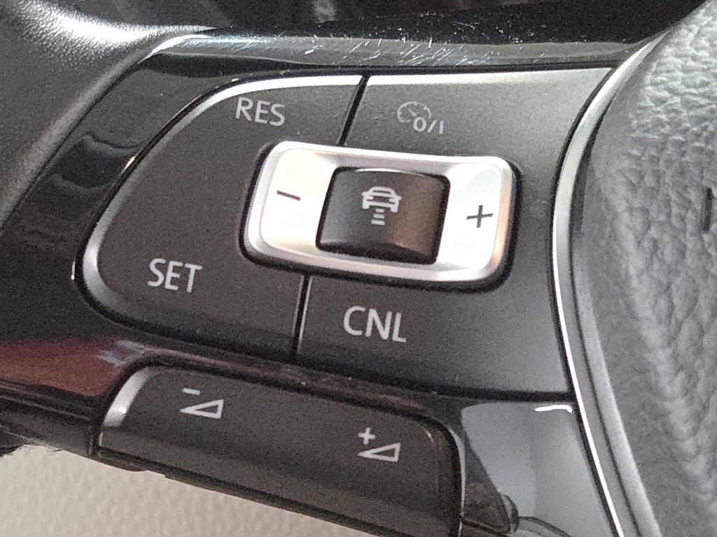 2020 Volkswagen Passat 2.0T SEL photo 26
