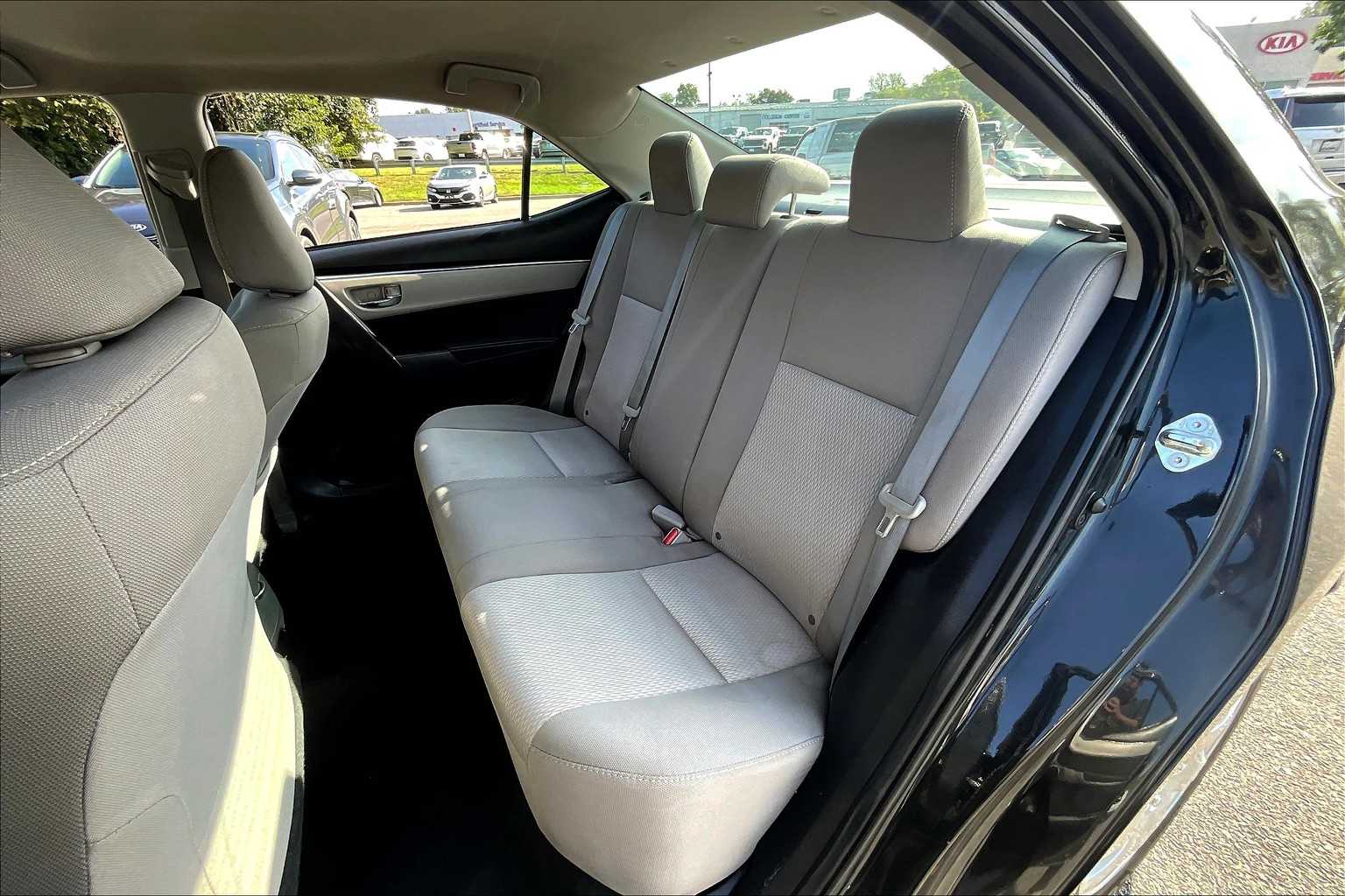 2014 Toyota Corolla LE photo 17