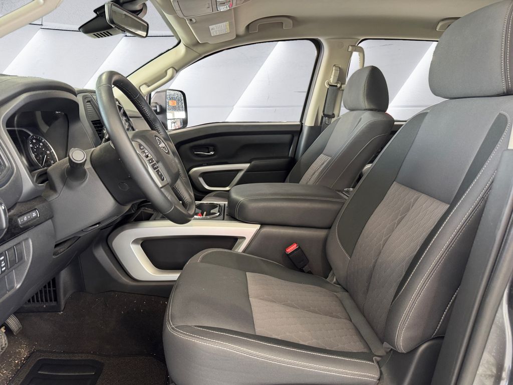2024 Nissan Titan SV photo 7