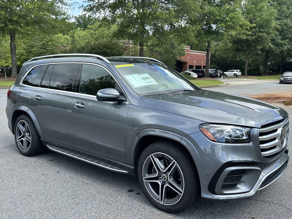2025 Mercedes Benz GLS 450 4MATIC photo 2