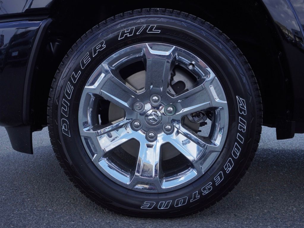 New 2026 Diamond Black Crystal Pearl-Coat Exterior Paint RAM Big Horn Sport Appearance Edition image 10