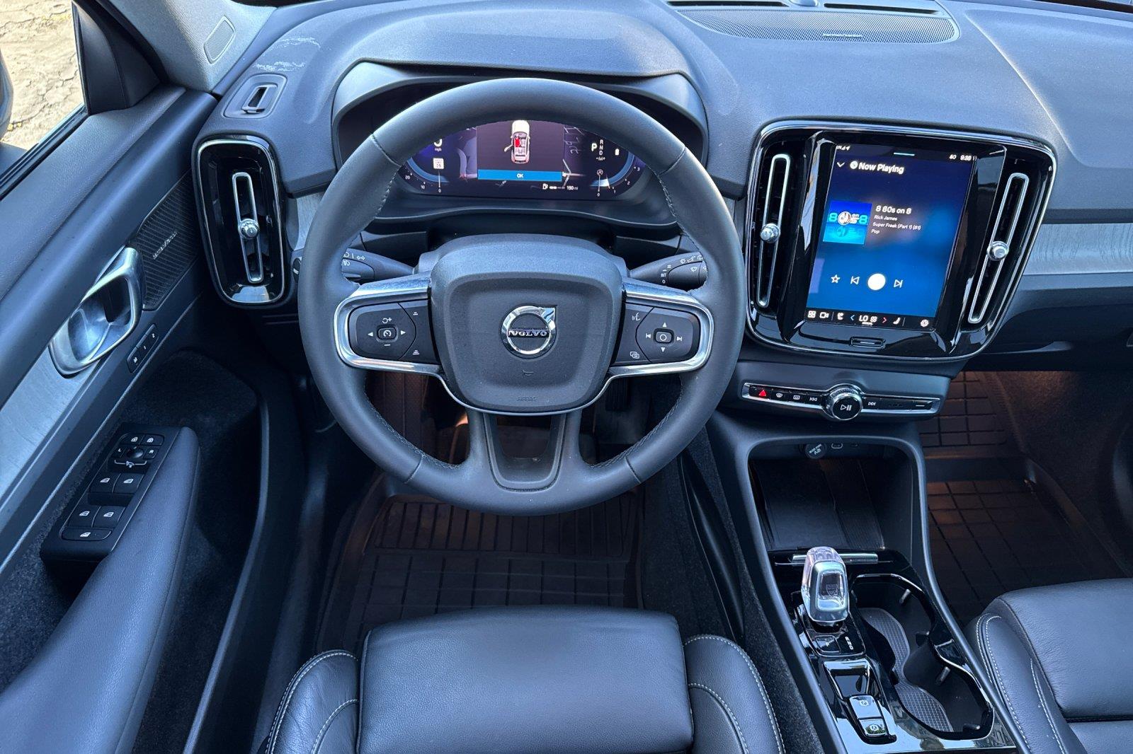 2023 Volvo XC40 Ultimate photo 4
