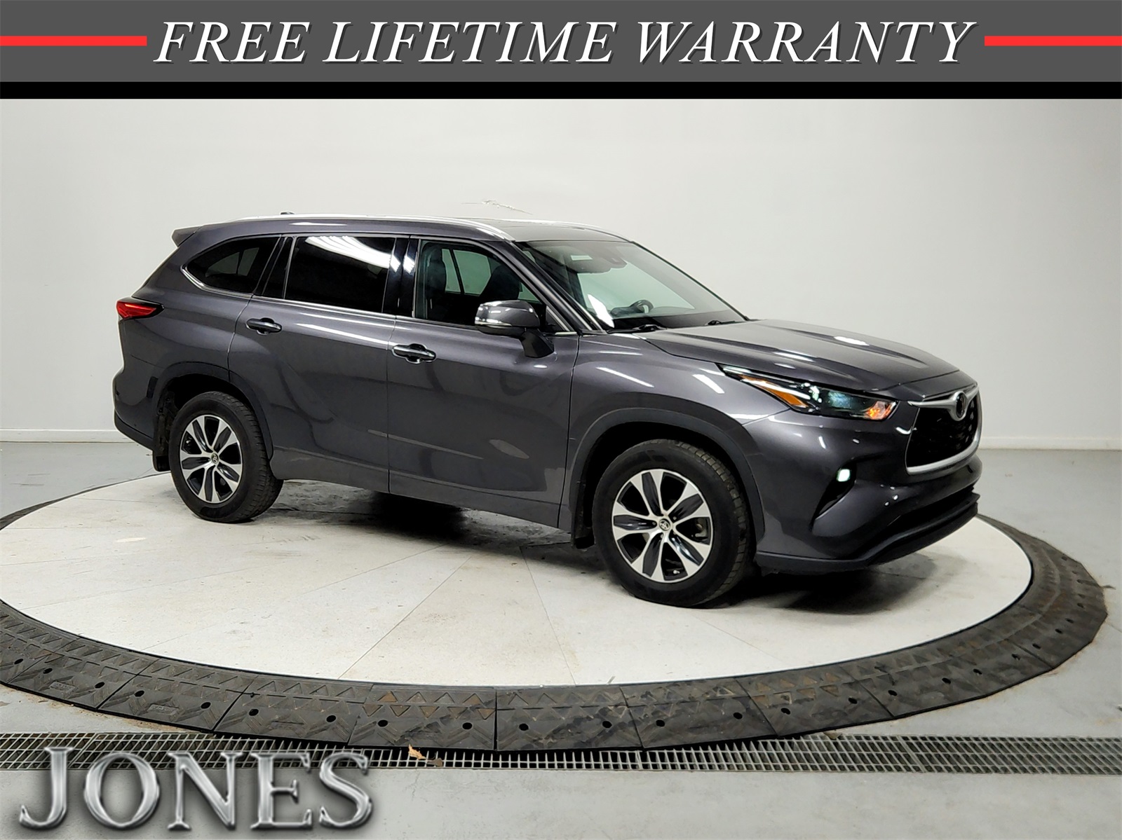 2022 Toyota Highlander XLE's photo