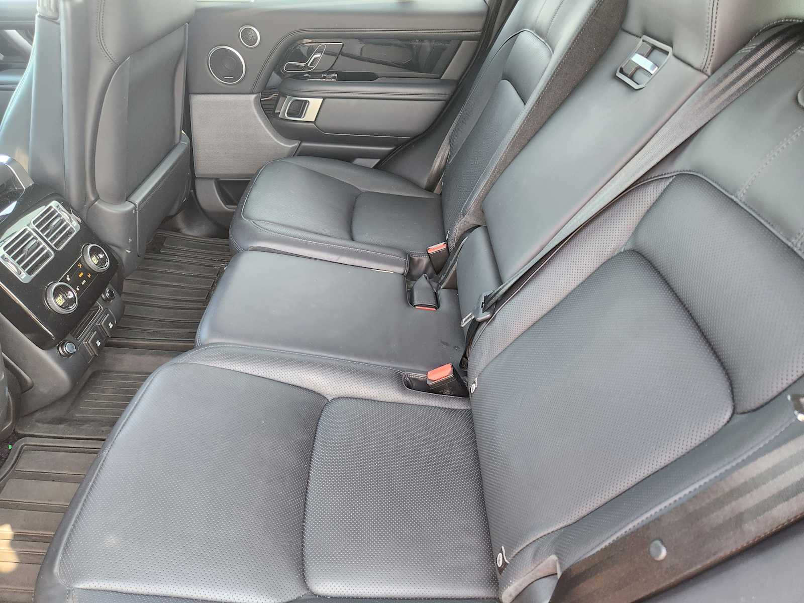 2020 Land Rover Range Rover HSE photo 23