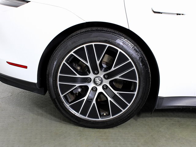 2023 Porsche Taycan photo 12