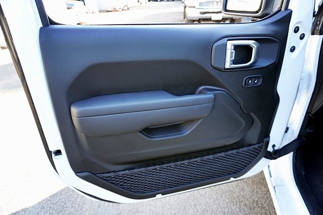 New 2026 Bright White Clear-Coat Exterior Paint Jeep Sport image 27