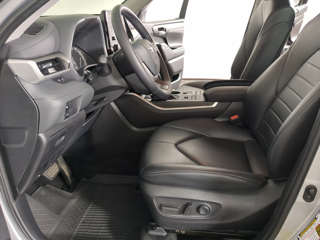 2022 Toyota Highlander XLE photo 10
