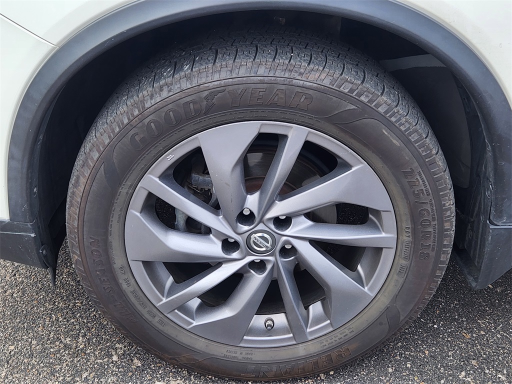 2016 Nissan Rogue SL photo 2