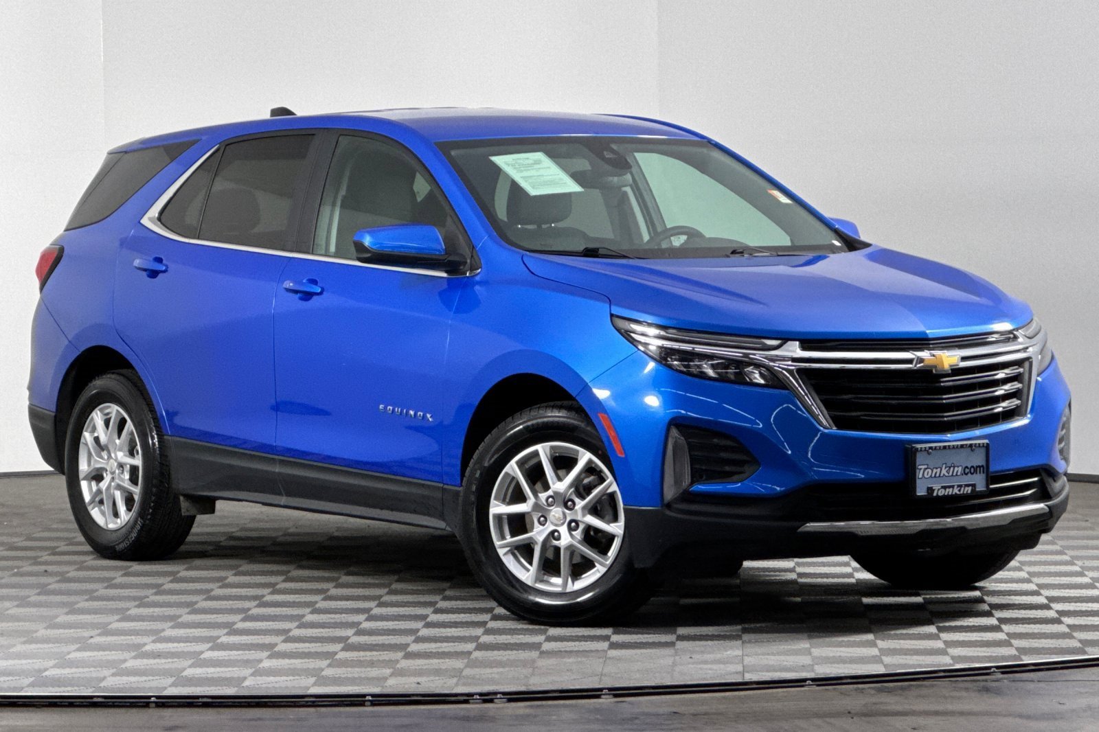 2024 Chevrolet Equinox LT photo 2