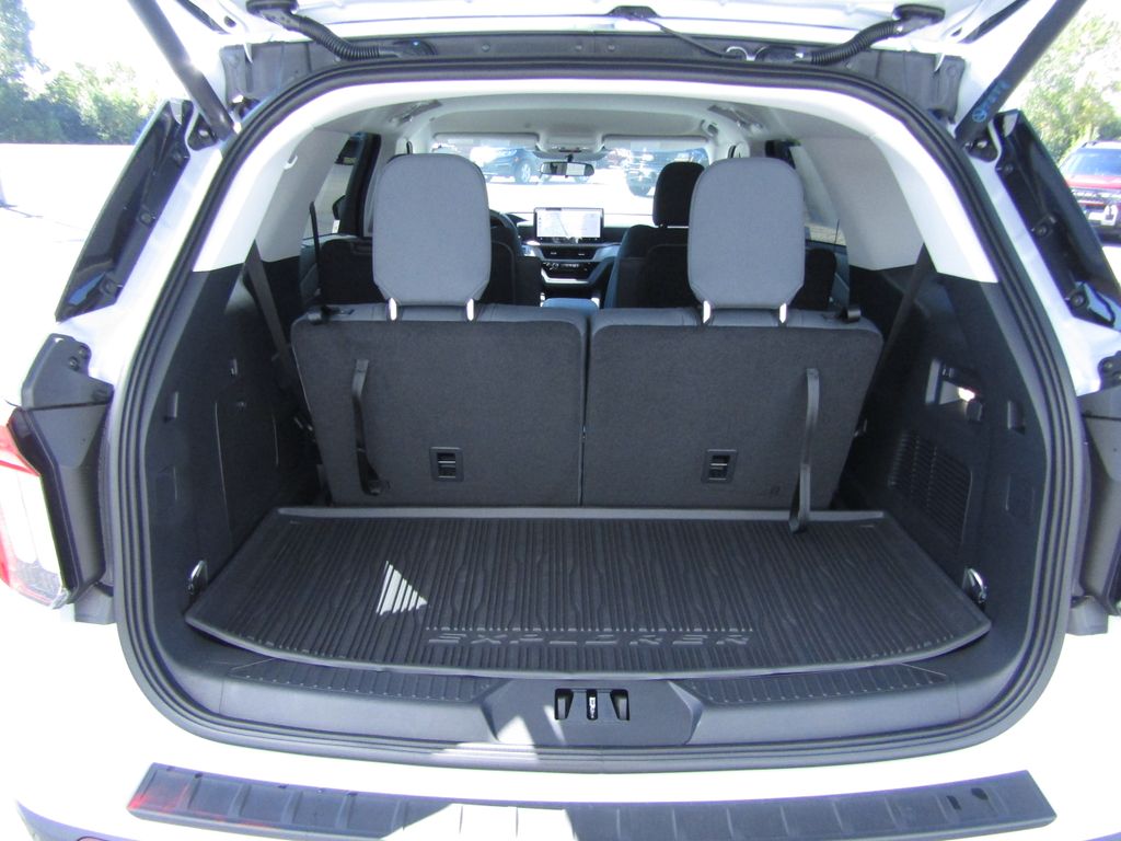 2025 Ford Explorer photo 25