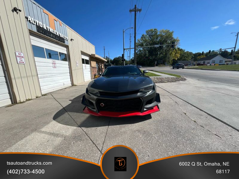 2016 Chevrolet Camaro 1LT photo 2