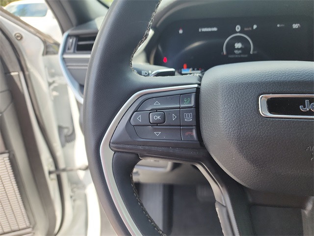2023 Jeep Grand Cherokee Laredo Altitude photo 25