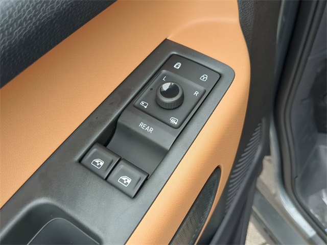 2025 Volkswagen ID. Buzz Pro Plus photo 16