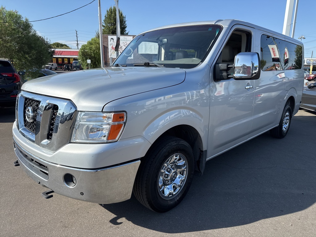 2017 Nissan NV3500 photo 2