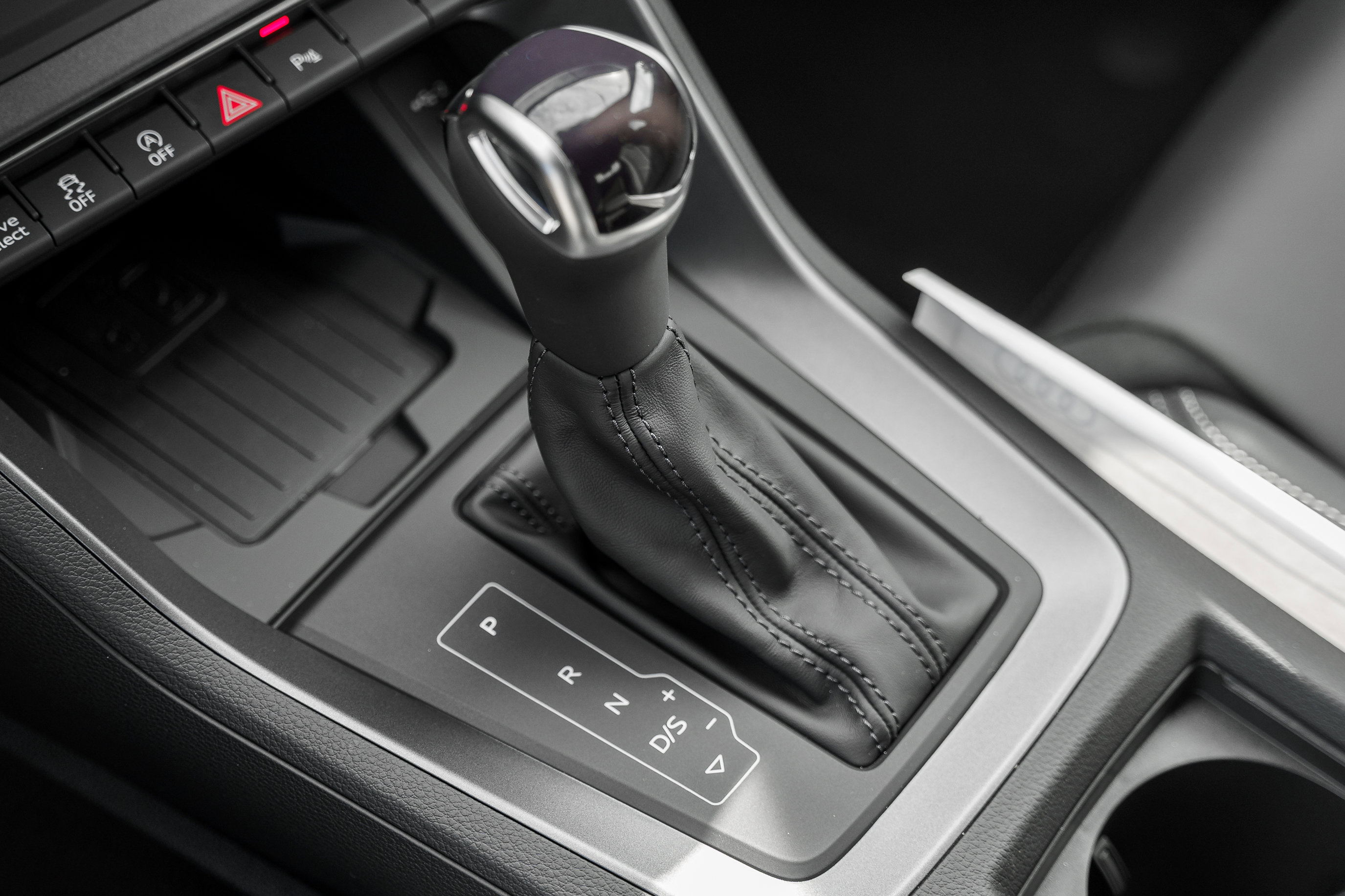 2025 Audi Q3 S line Premium photo 10