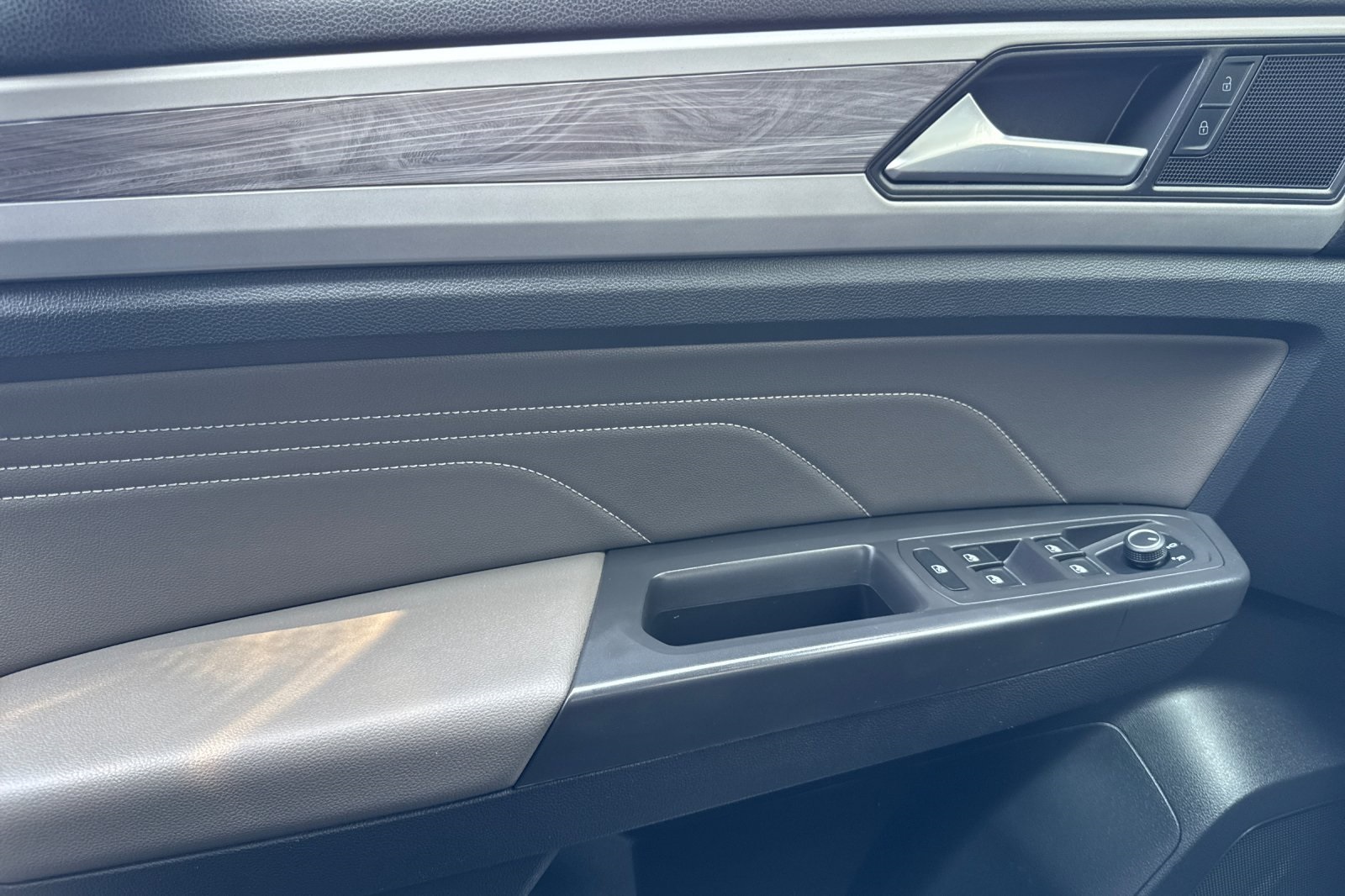 2022 Volkswagen Atlas Cross Sport V6 SE Technology photo 11