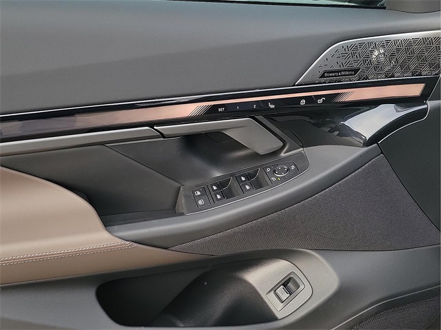 2025 Bmw 550e 550e xDrive photo 17