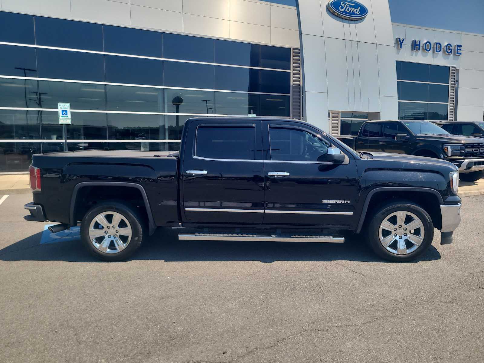 Used 2018 GMC Sierra 1500 SLT with VIN 3GTP1NEC9JG366404 for sale in Little Rock