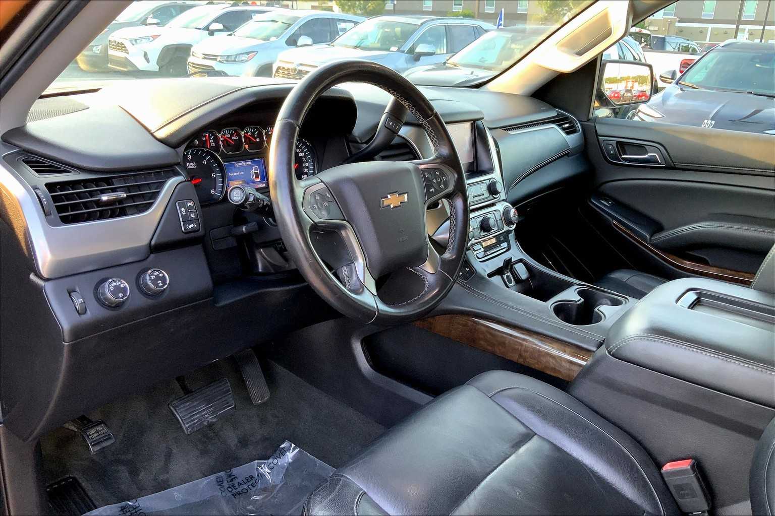 2015 Chevrolet Suburban LT photo 17