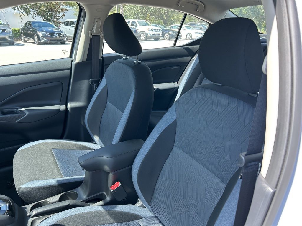 2025 Nissan Versa SV photo 13