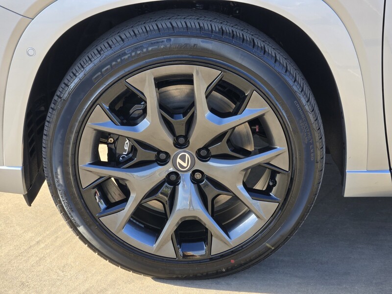 2026 Lexus TX 500h F SPORT Luxury photo 5