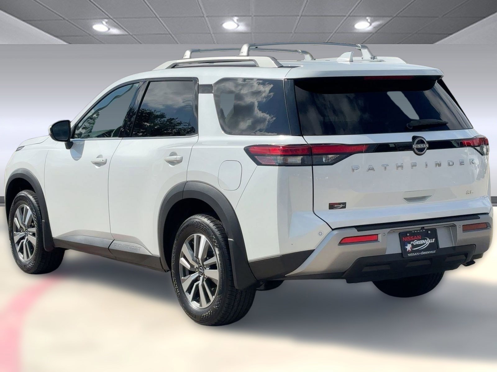 2025 Nissan Pathfinder SL photo 3