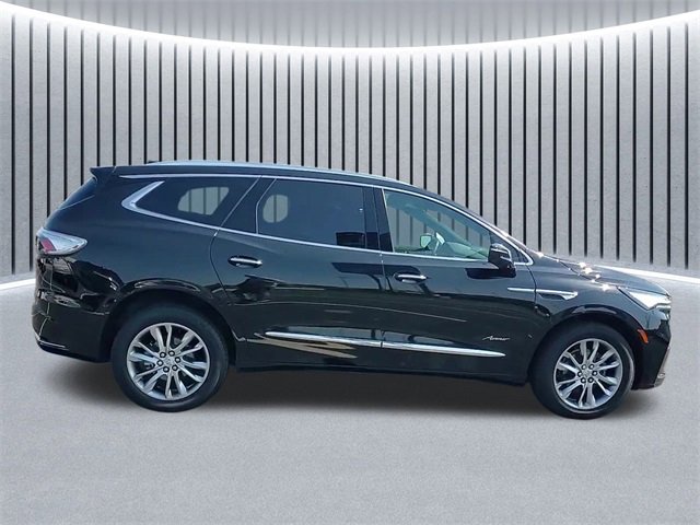 2024 Buick Enclave Avenir photo 2