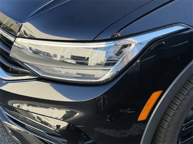 2022 Volkswagen Tiguan SE R-Line Black photo 2