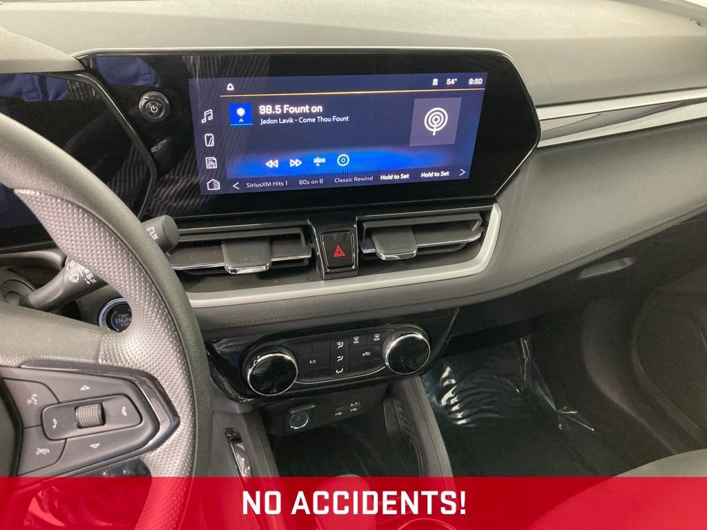 2025 Chevrolet Trailblazer LT photo 2