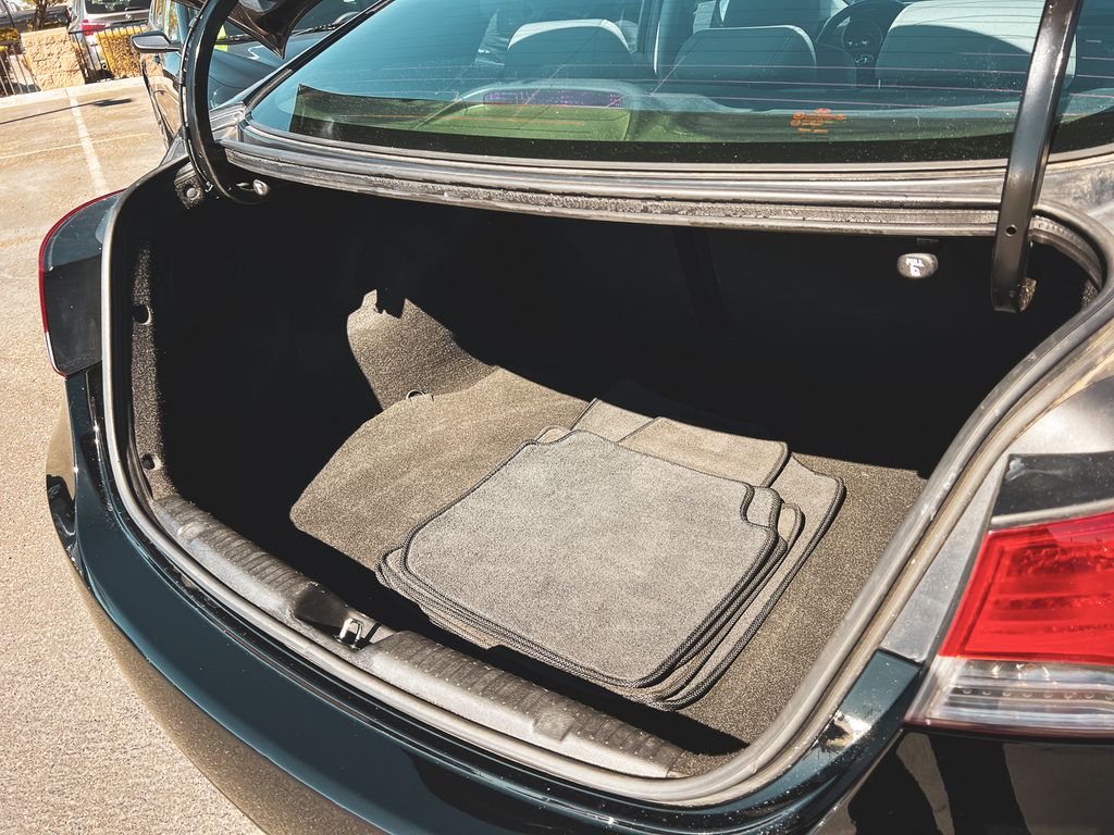 2012 Hyundai Elantra GLS photo 25