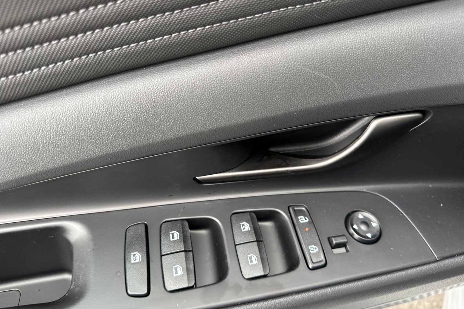 2025 Hyundai Elantra SEL Sport photo 10