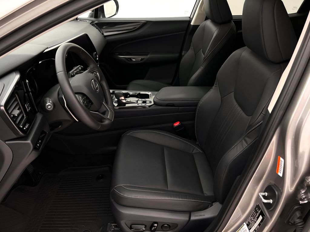 2025 Lexus NX 350 photo 14