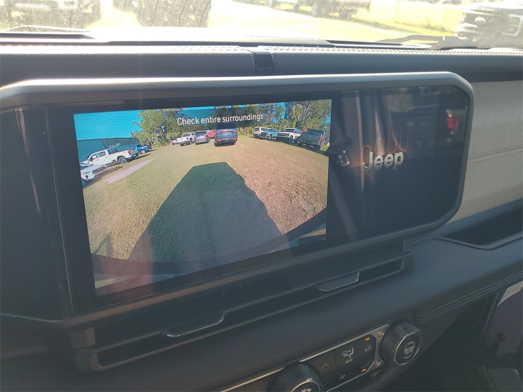 2024 Jeep Wrangler Sahara photo 20