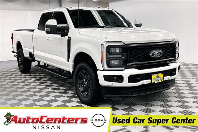 2023 Ford F-350 Super Duty Lariat's photo