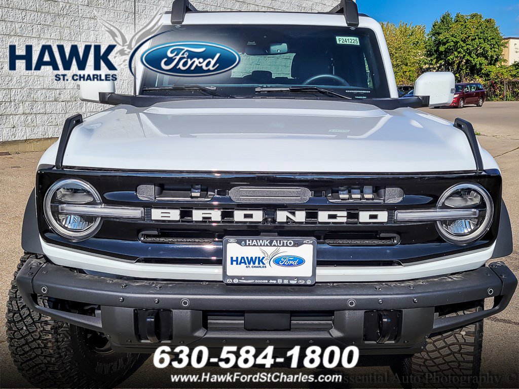 2024 Ford Bronco Outer Banks photo 3