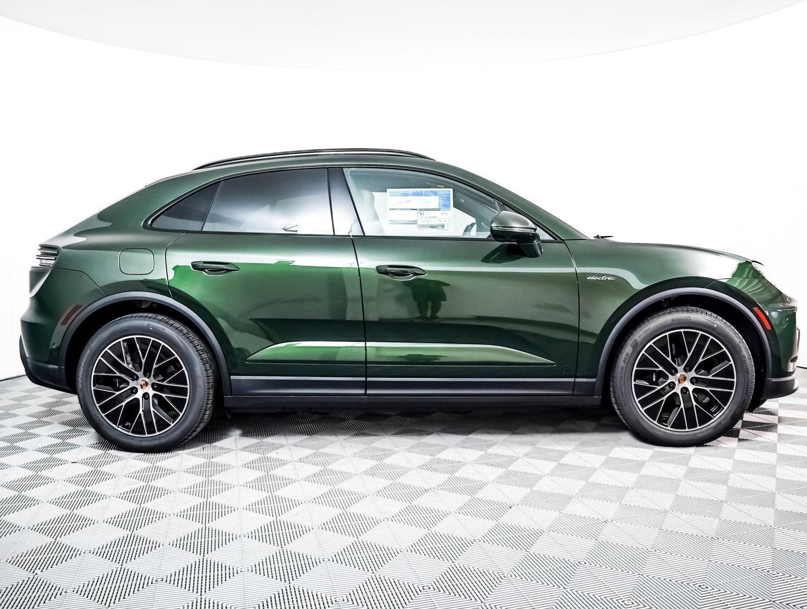 2025 Porsche Macan Electric photo 9