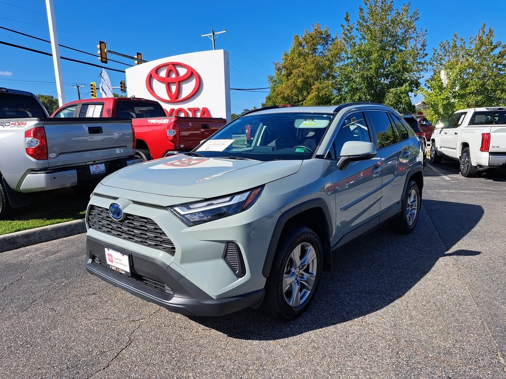 2022 Toyota RAV4 Hybrid XLE photo 2
